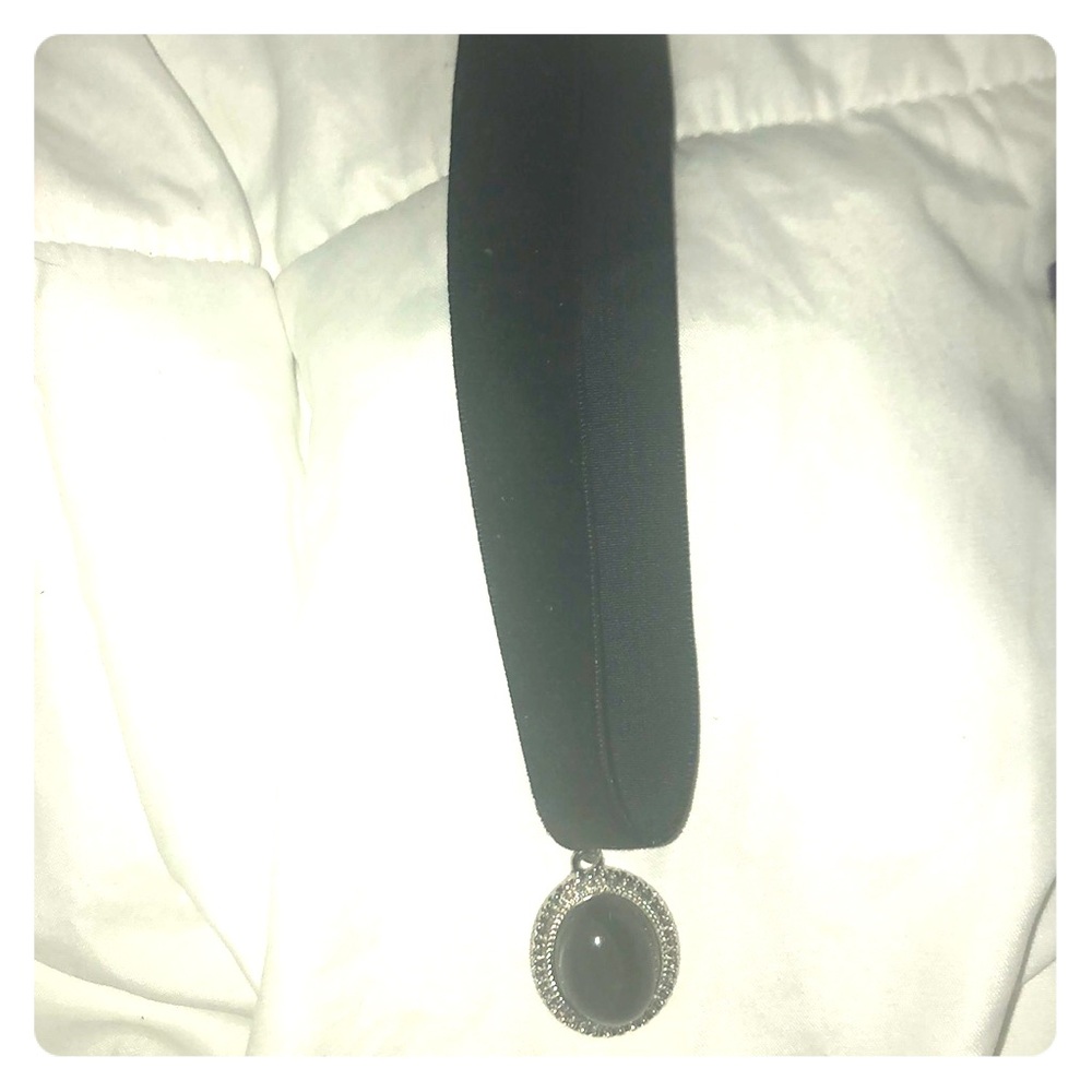 Black mood choker